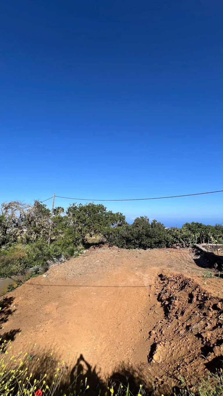 Solar Urbano en Isora, El Hierro. Nivelado y listo para construir!