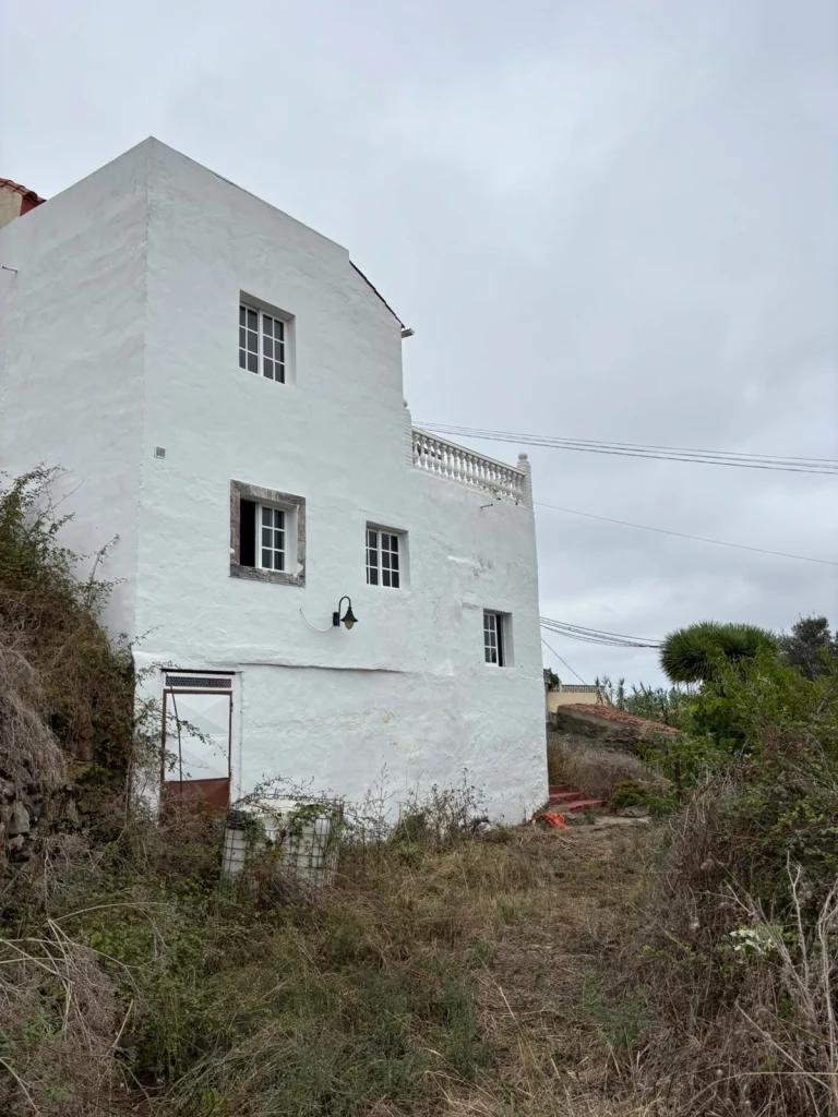Encantadora casa terrera con terraza panorámica y terreno de 1.000 m² en El Palmital, Santa María de Guía